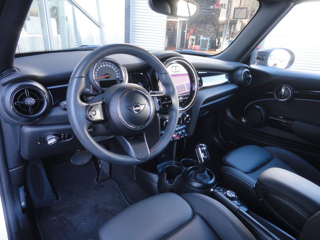 MINI Cooper Cabrio 2024