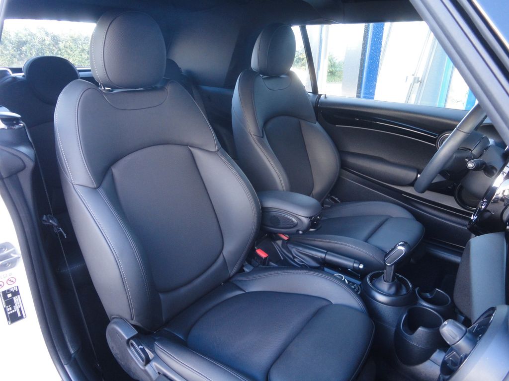 MINI Cooper Cabrio 2024