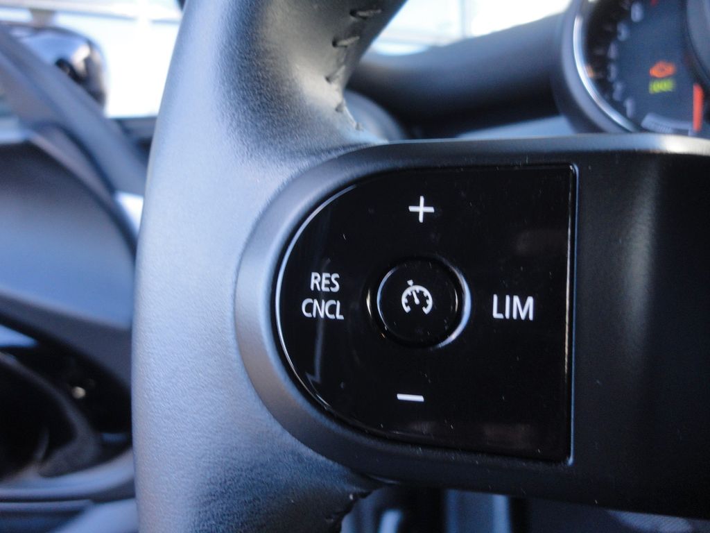 MINI Cooper Cabrio 2024