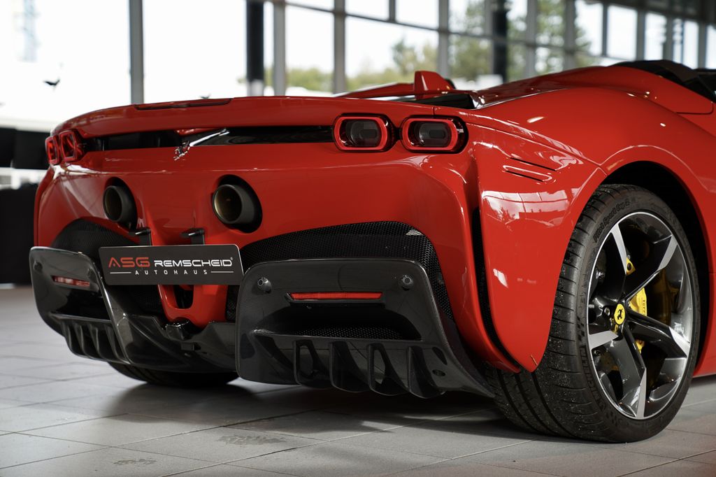 Ferrari SF90 2024