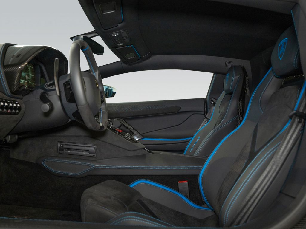 Lamborghini Aventador 2022