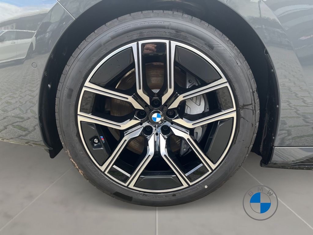 BMW i7 2024