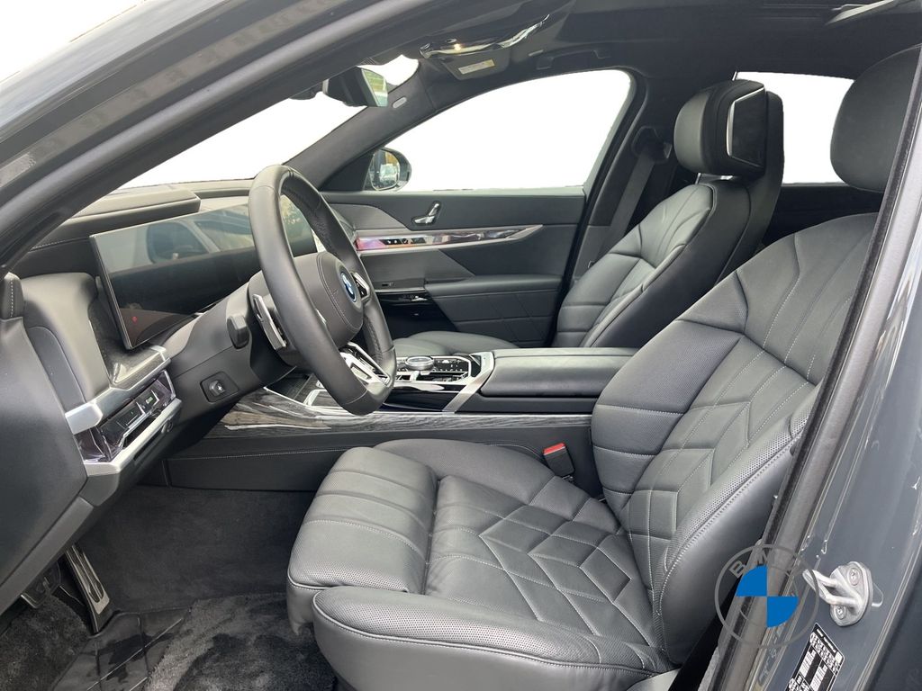 BMW i7 2024