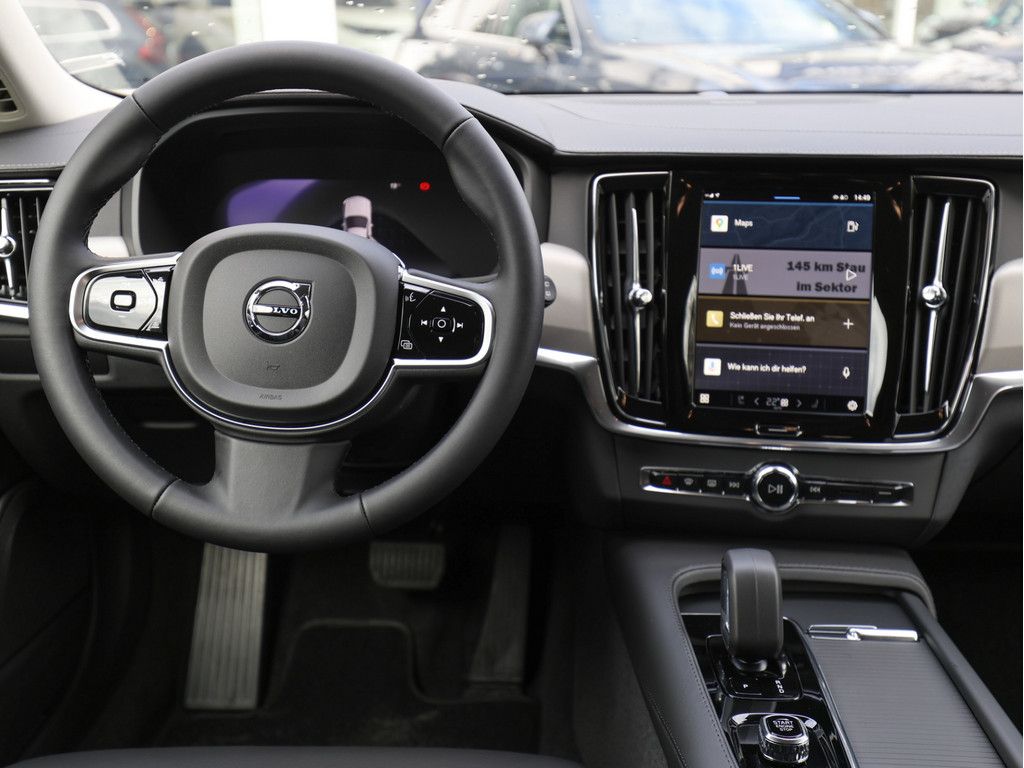 Volvo V90 2024