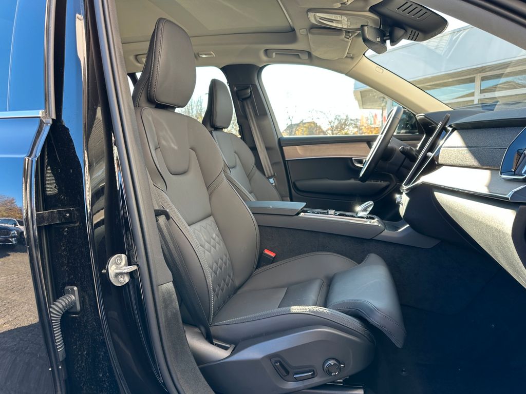 Volvo XC90 2025