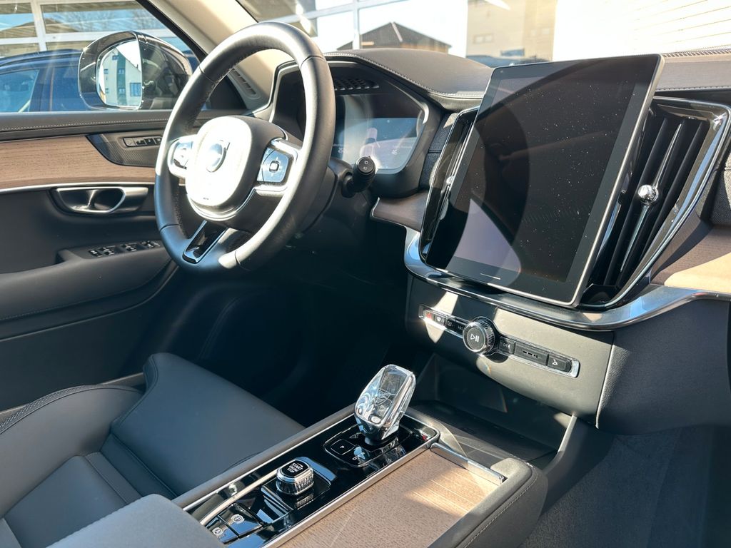 Volvo XC90 2025