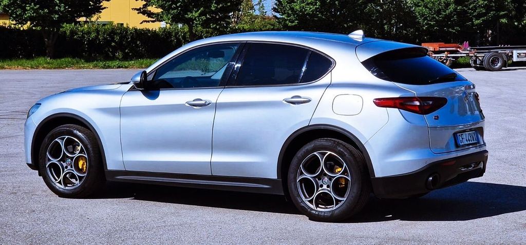 Alfa Romeo Stelvio 2021