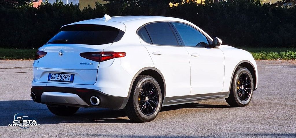 Alfa Romeo Stelvio 2021