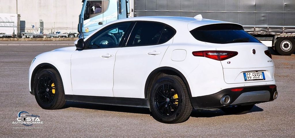 Alfa Romeo Stelvio 2021