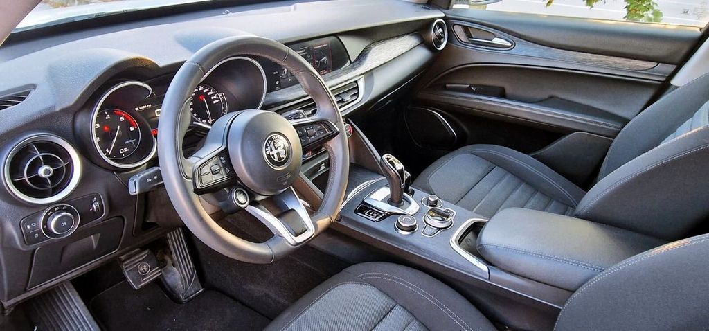 Alfa Romeo Stelvio 2021