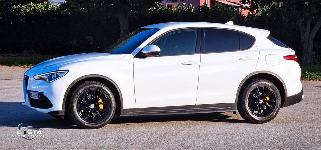 Alfa Romeo Stelvio 2021