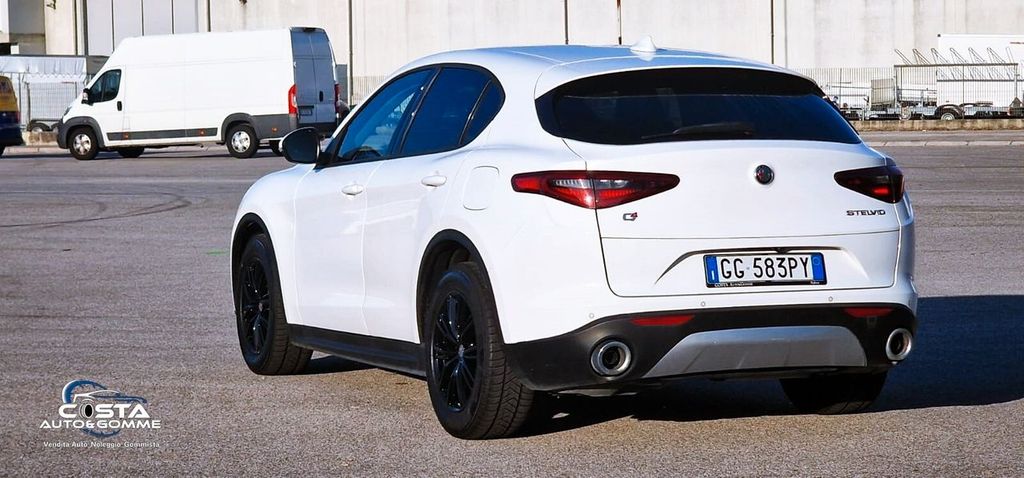 Alfa Romeo Stelvio 2021