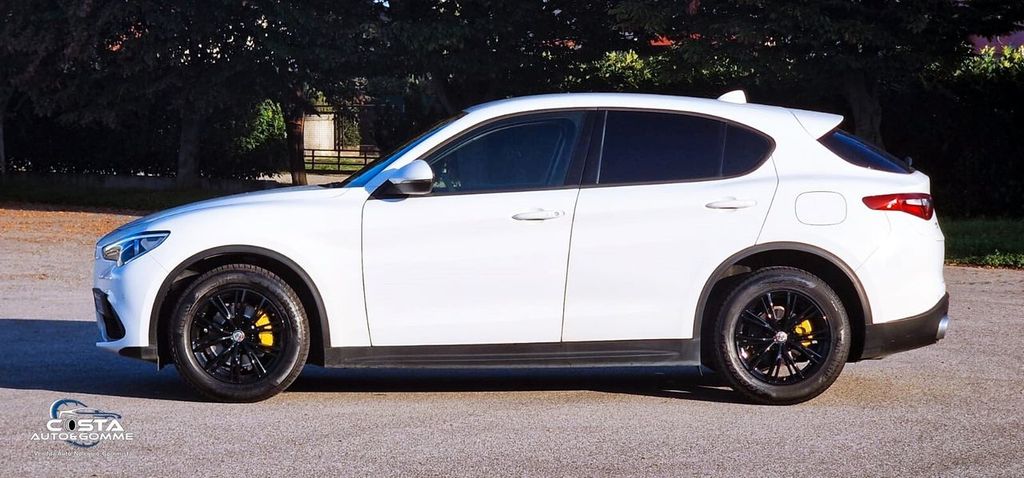 Alfa Romeo Stelvio 2021