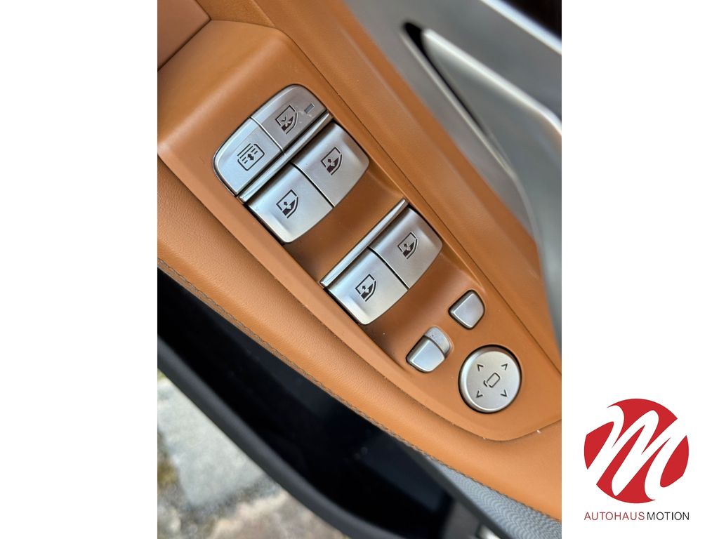 BMW 750 2020