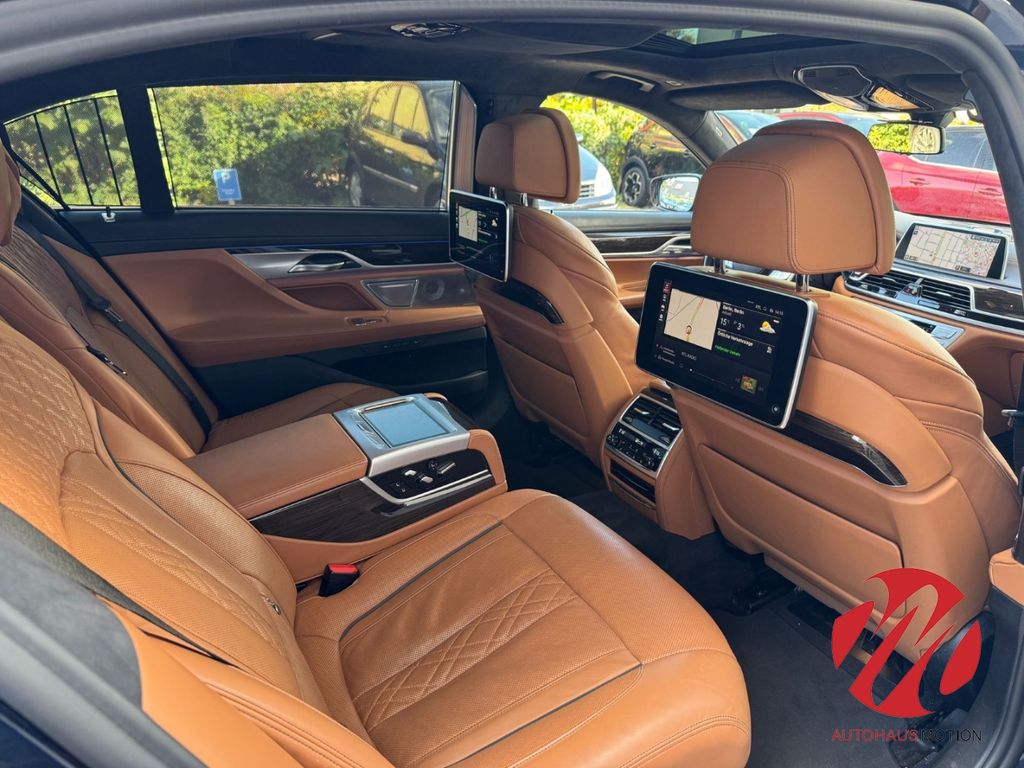 BMW 750 2020