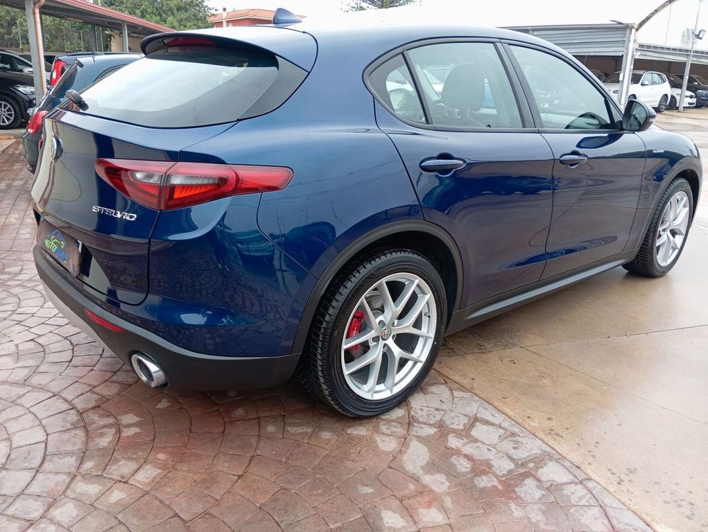 Alfa Romeo Stelvio 2021