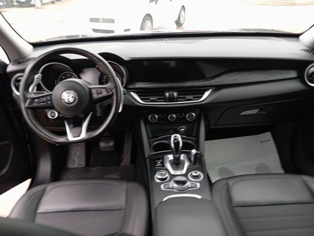 Alfa Romeo Stelvio 2021