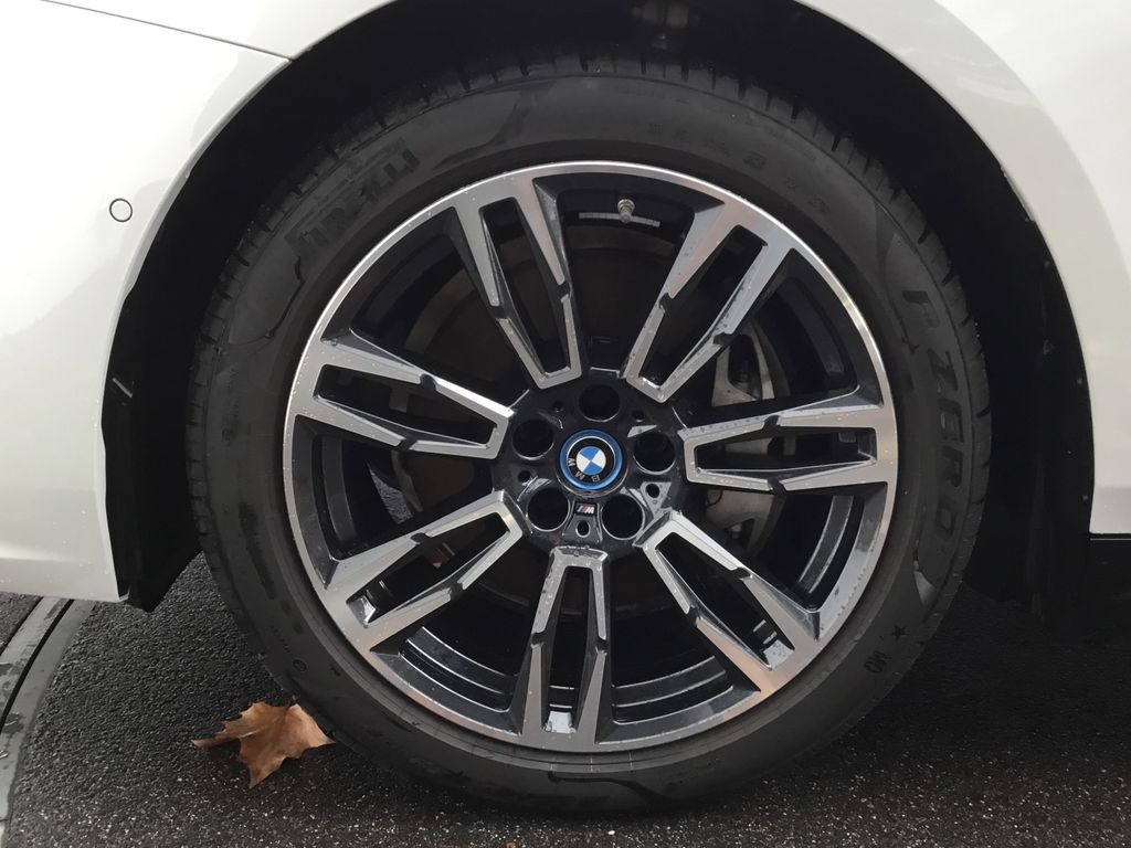 BMW i5 2025
