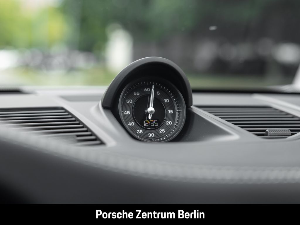Porsche 992 2025