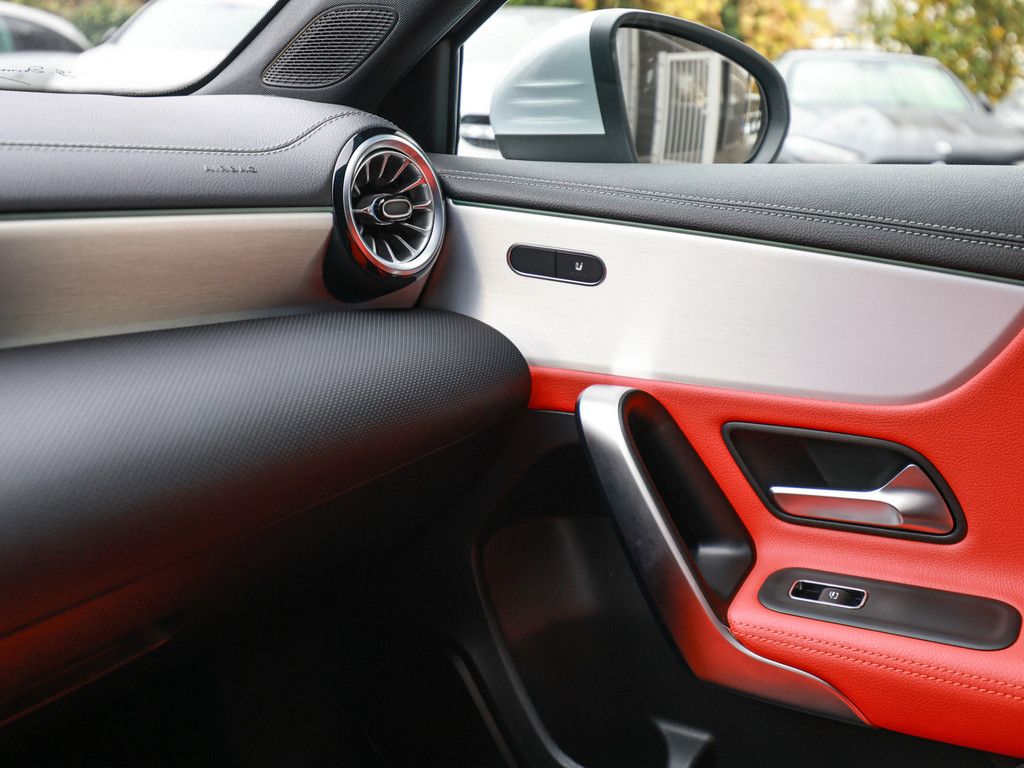 Mercedes-Benz A 220 2024