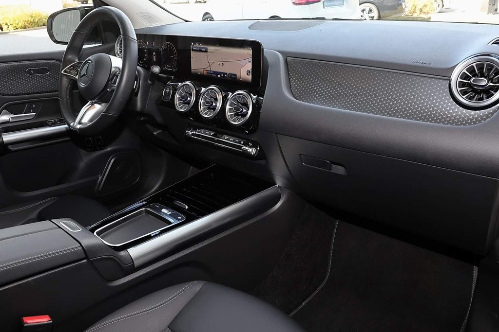 Mercedes-Benz B 250 2024