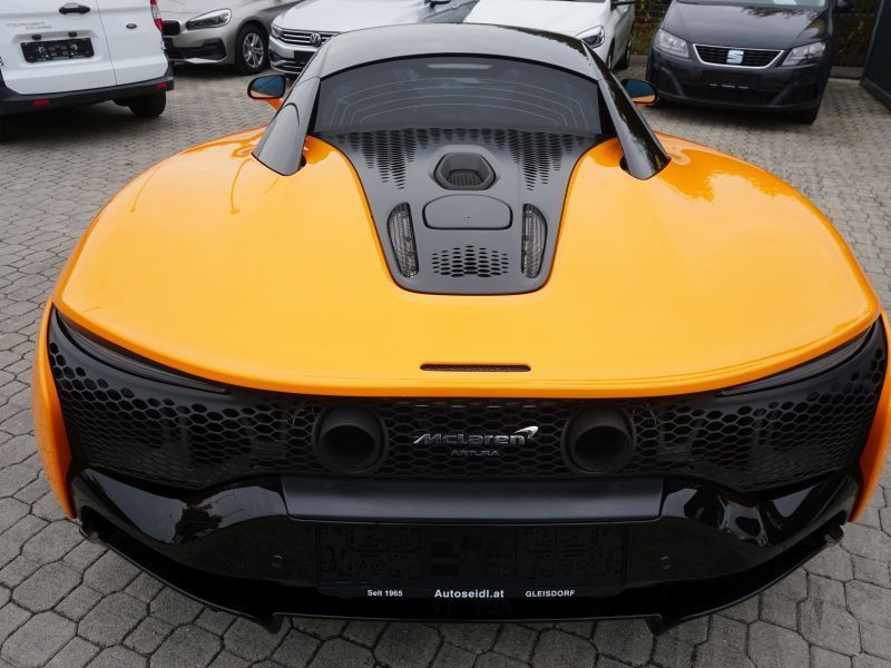 McLaren Artura 2024