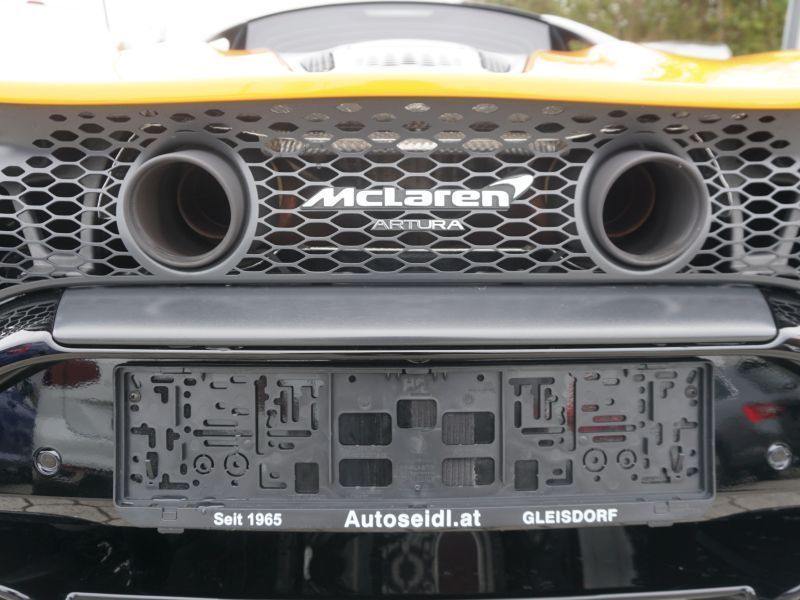 McLaren Artura 2024