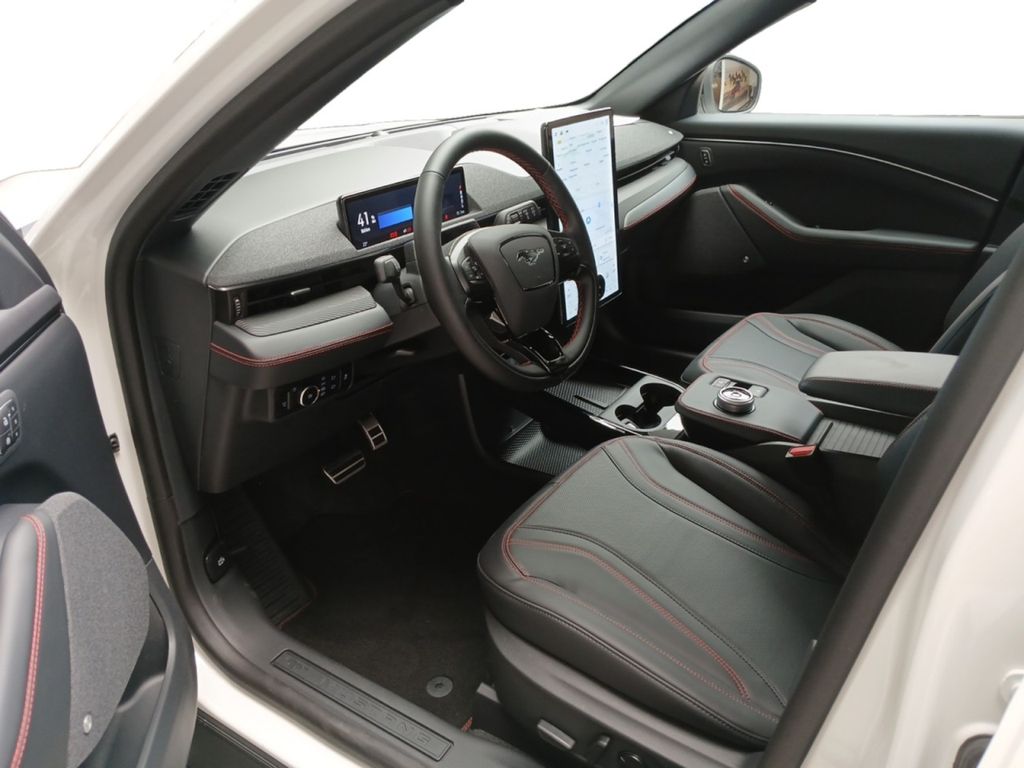 Ford Mustang Mach-E 2025