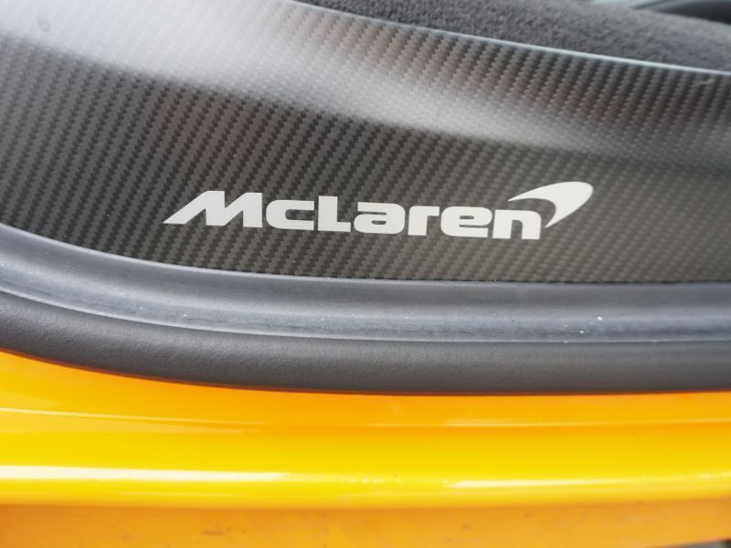 McLaren Artura 2024