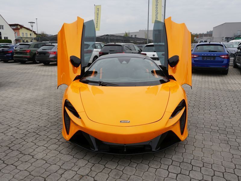 McLaren Artura 2024