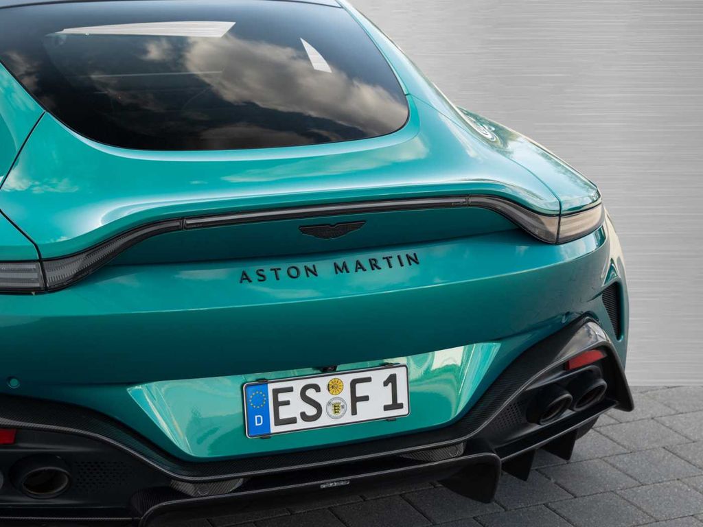 Aston Martin V8 Vantage 2024