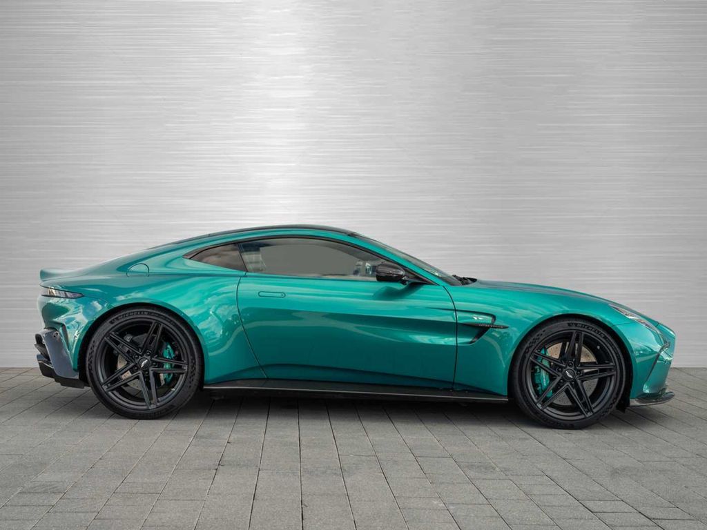 Aston Martin V8 Vantage 2024