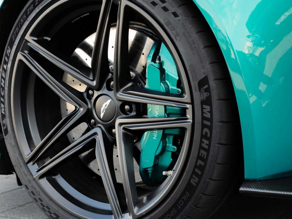 Aston Martin V8 Vantage 2024