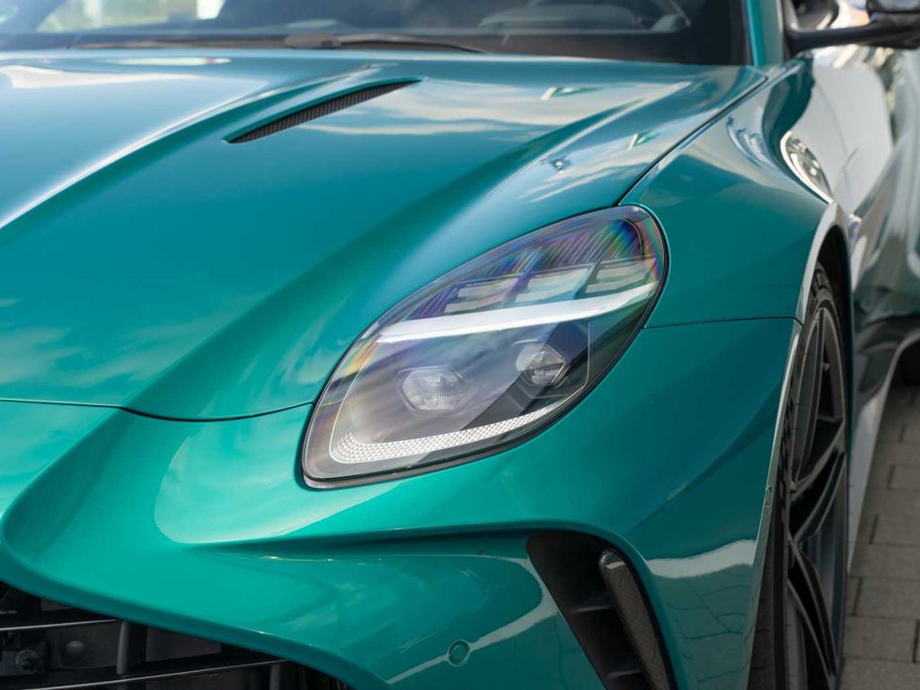 Aston Martin V8 Vantage 2024