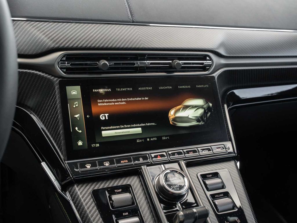 Aston Martin V8 Vantage 2024