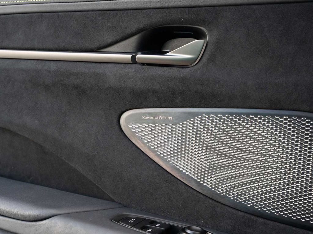 Aston Martin V8 Vantage 2024