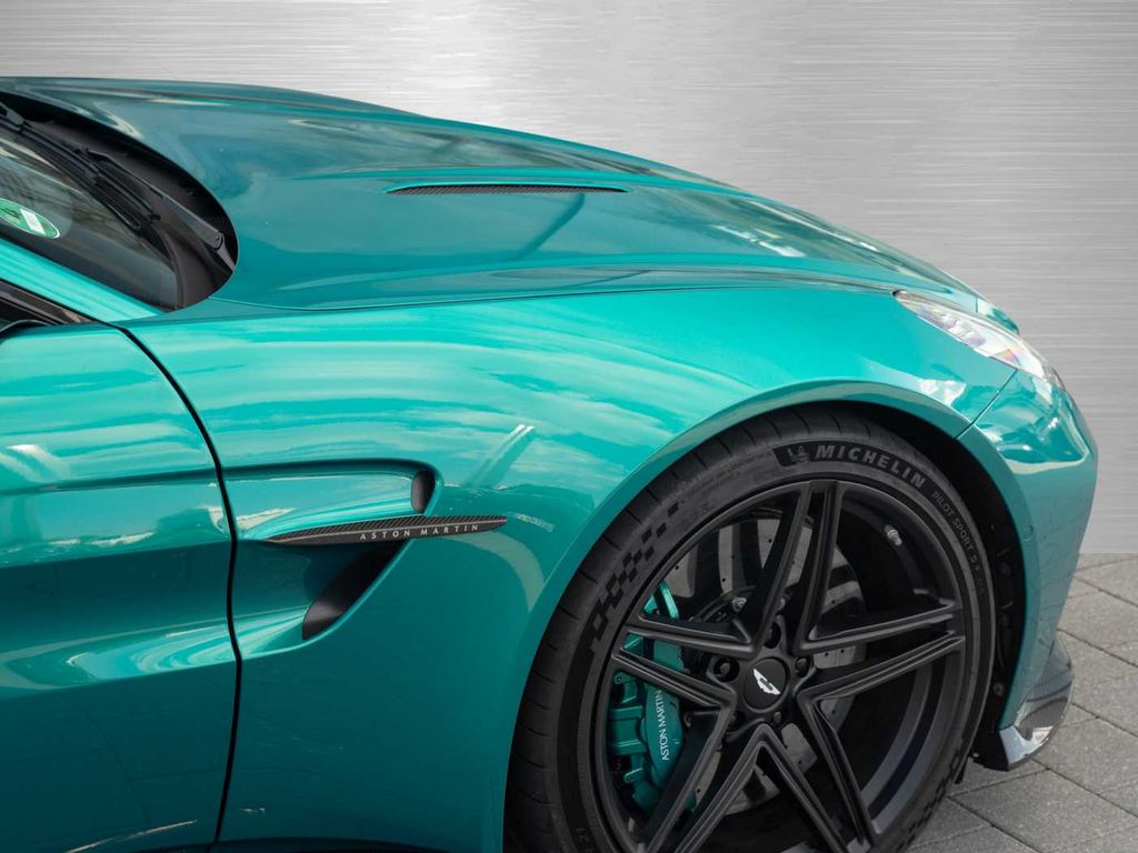Aston Martin V8 Vantage 2024