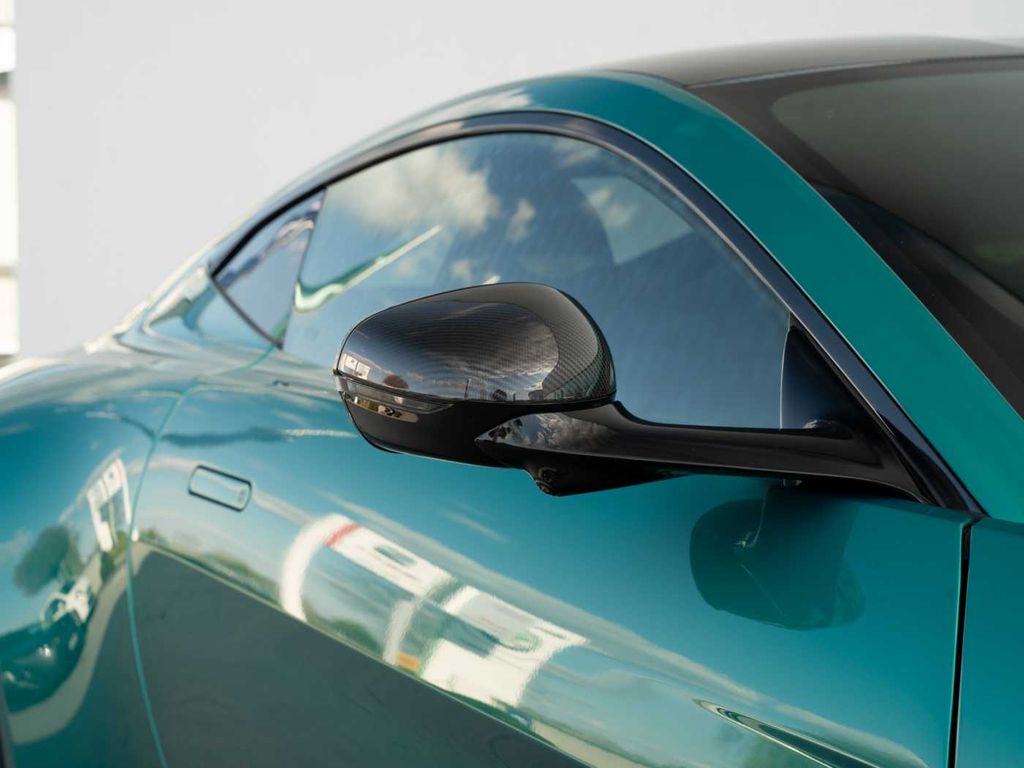 Aston Martin V8 Vantage 2024