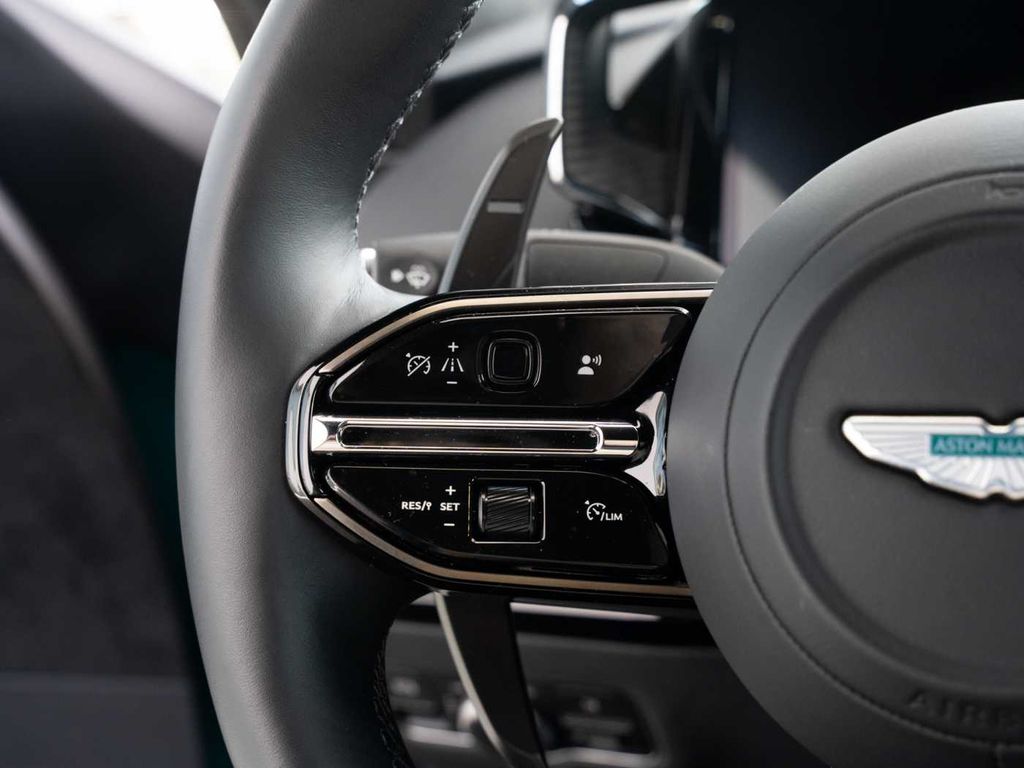 Aston Martin V8 Vantage 2024