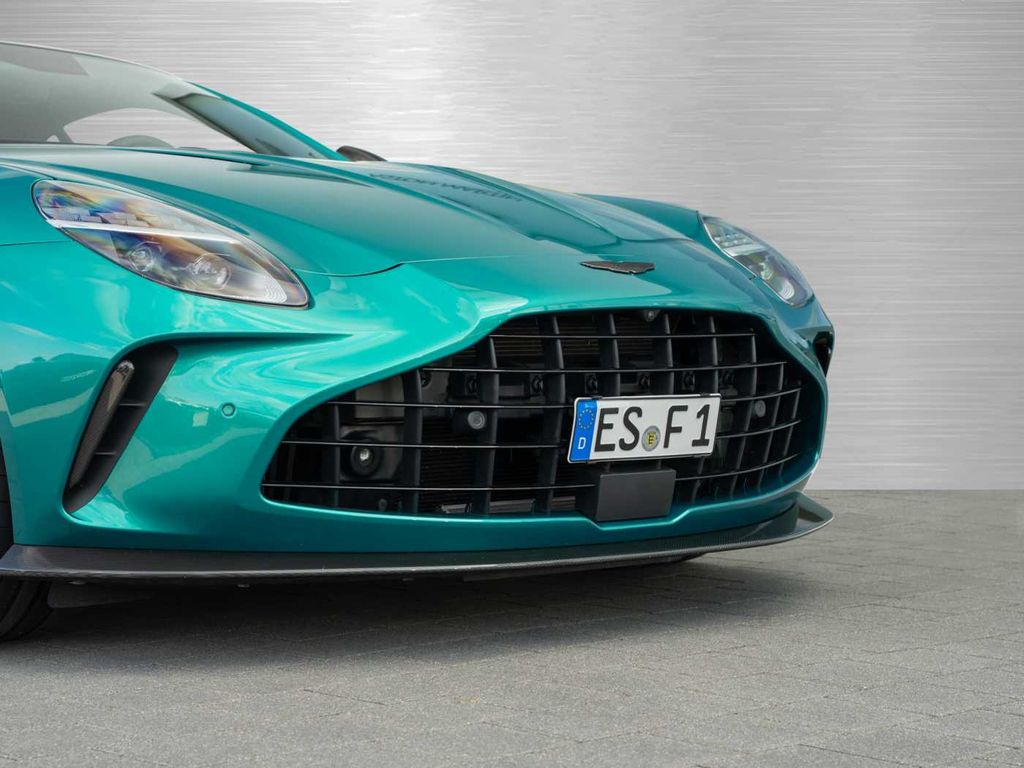 Aston Martin V8 Vantage 2024