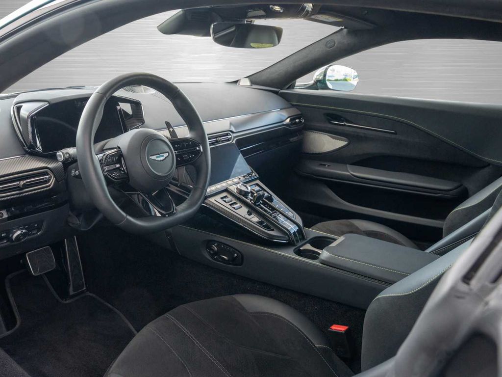 Aston Martin V8 Vantage 2024