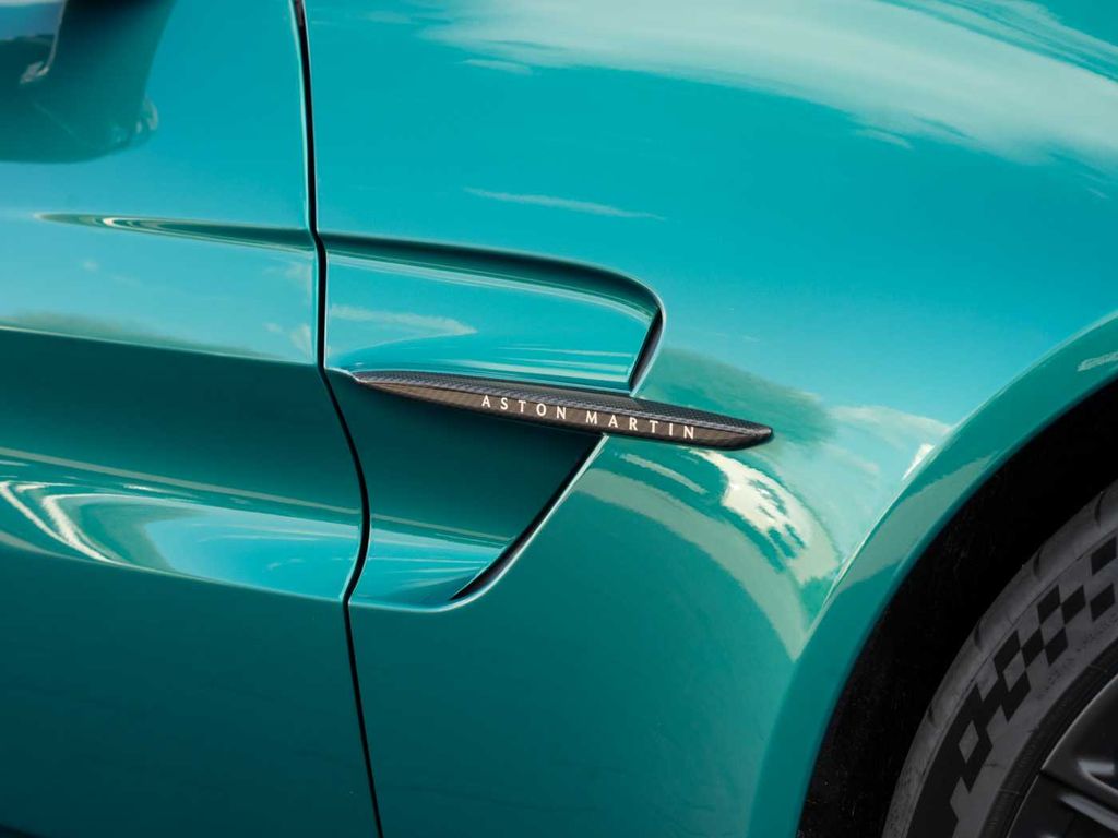 Aston Martin V8 Vantage 2024