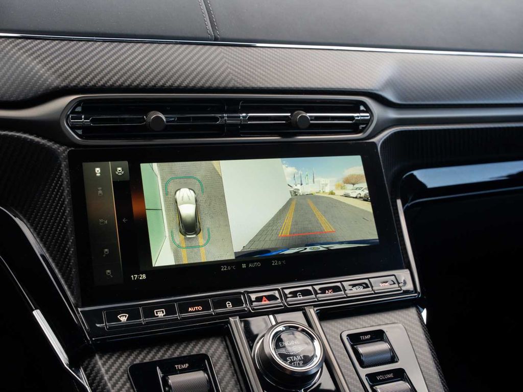 Aston Martin V8 Vantage 2024