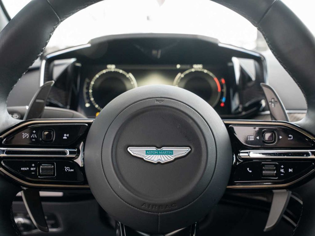 Aston Martin V8 Vantage 2024