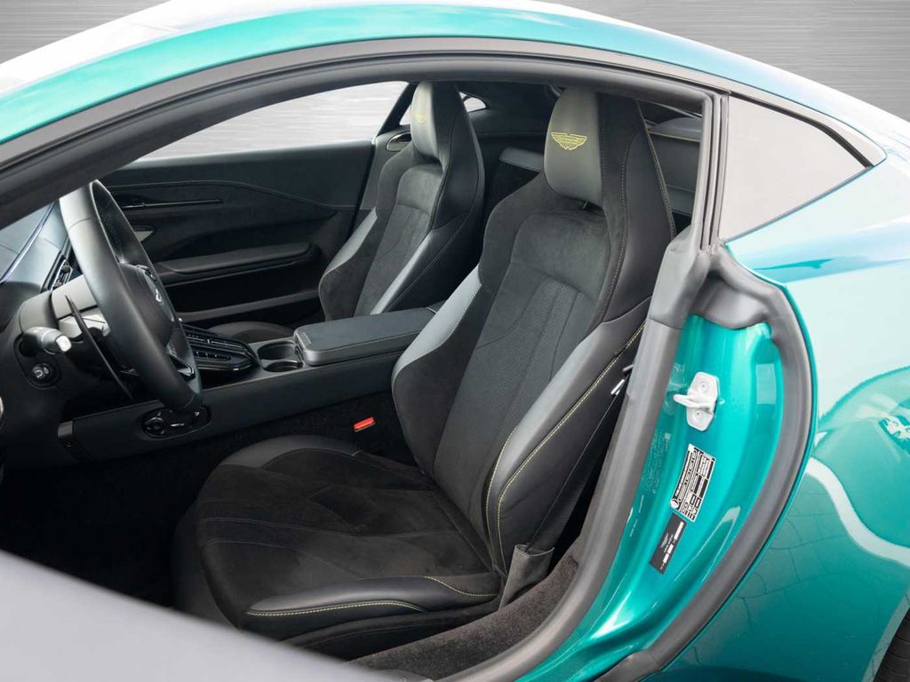 Aston Martin V8 Vantage 2024