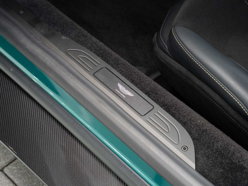 Aston Martin V8 Vantage 2024