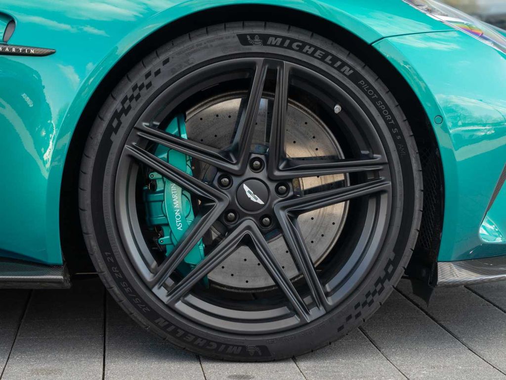 Aston Martin V8 Vantage 2024