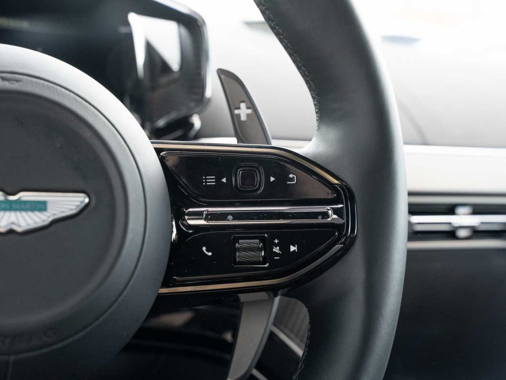 Aston Martin V8 Vantage 2024