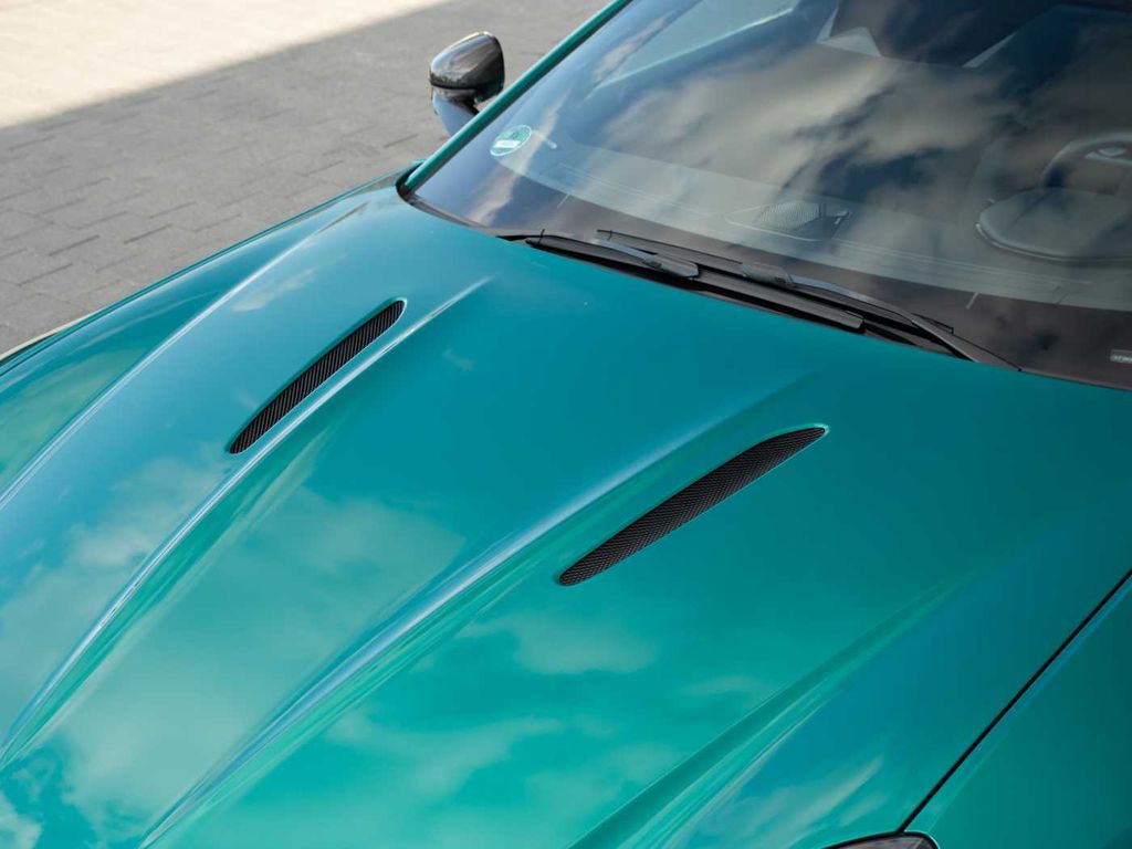 Aston Martin V8 Vantage 2024