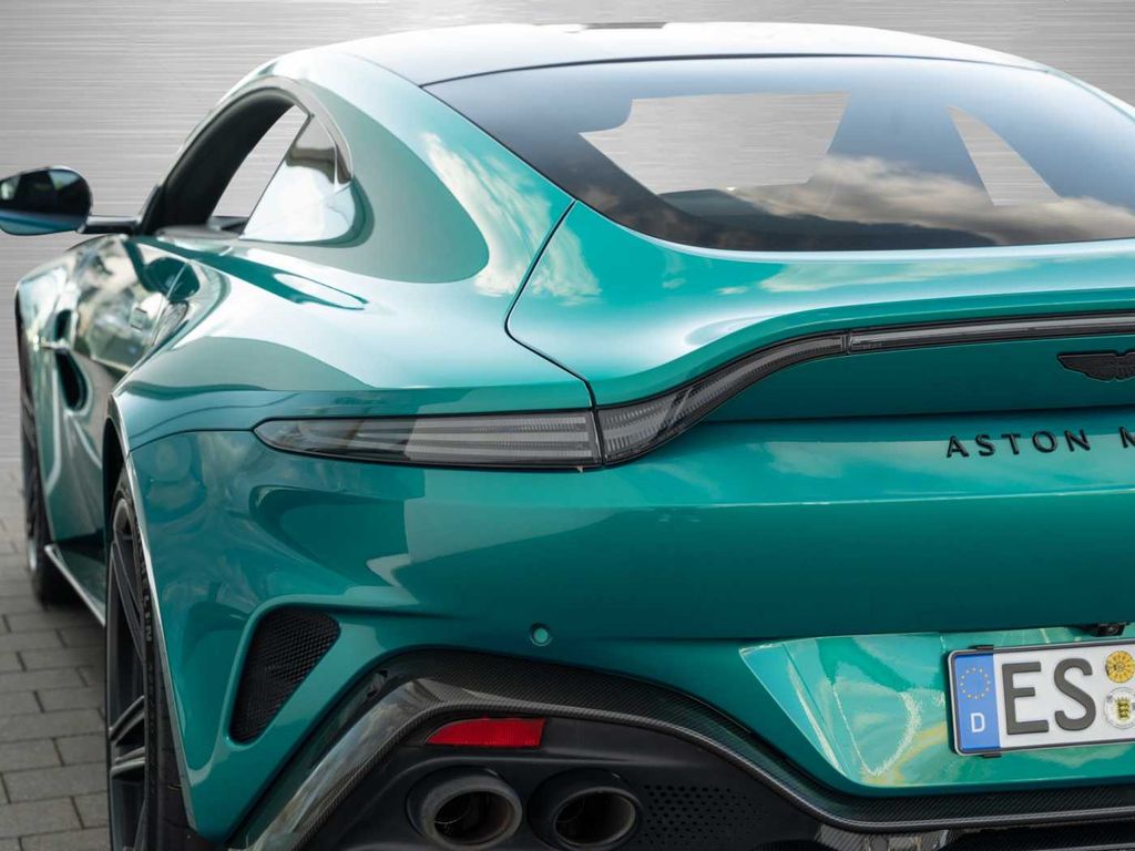 Aston Martin V8 Vantage 2024